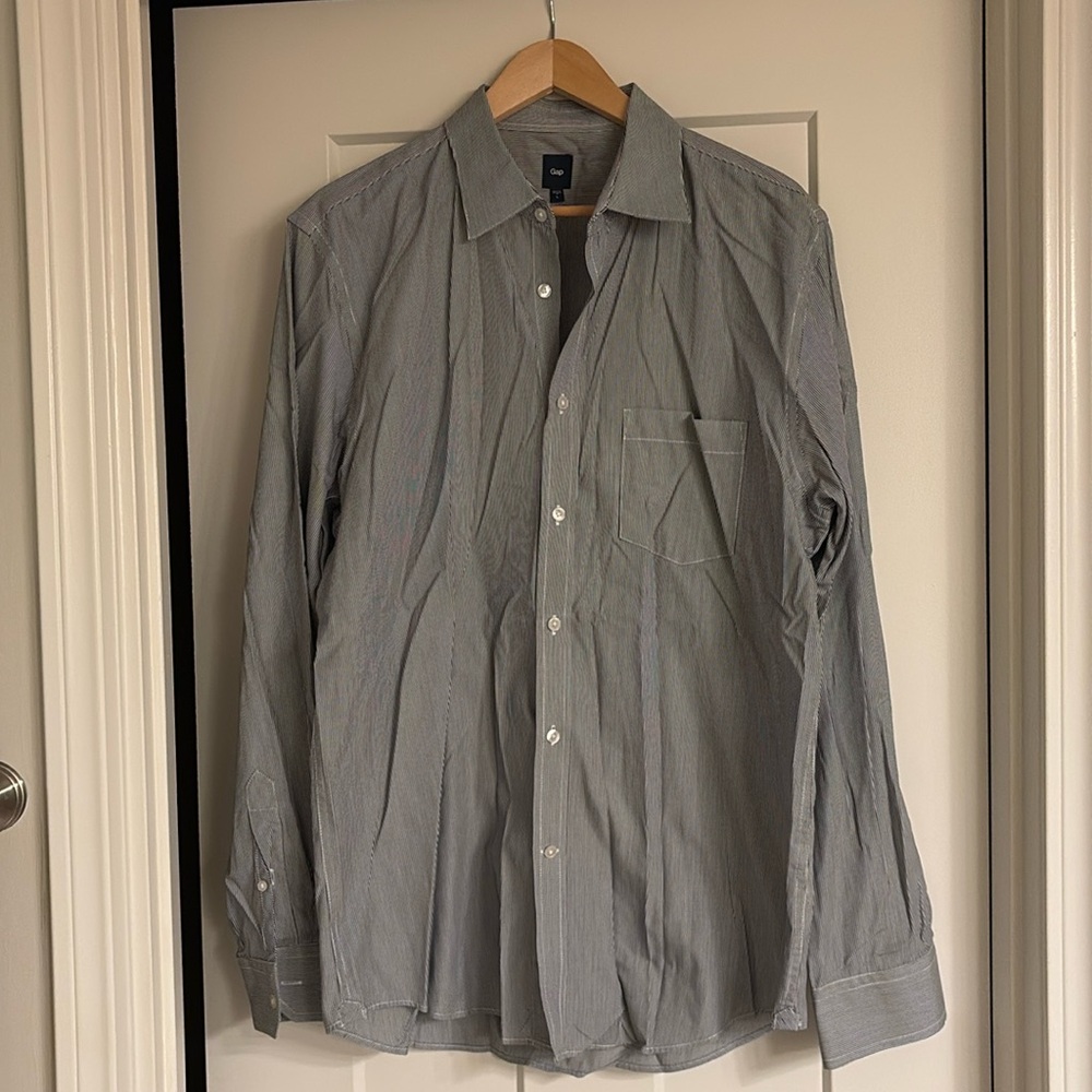 Men’s Gap Shirt, Size Large